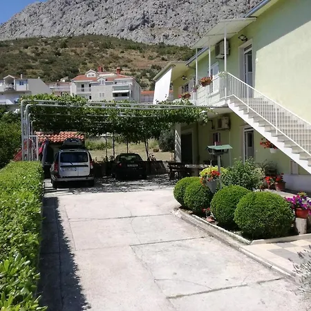 With A Parking Space - 5246